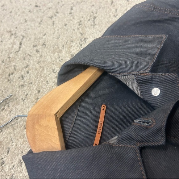 Sessun M NWOT dark blue denim “Tosca”
Jean Jacket with Modern Design- stiffer - Picture 4 of 14